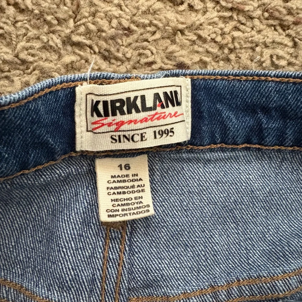 Kirkland Dark Wash Hi Rise Straight Fit Jean size 16 - Picture 2 of 4